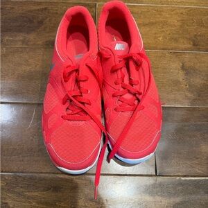 Nike Women's Bright Pink Sneakers